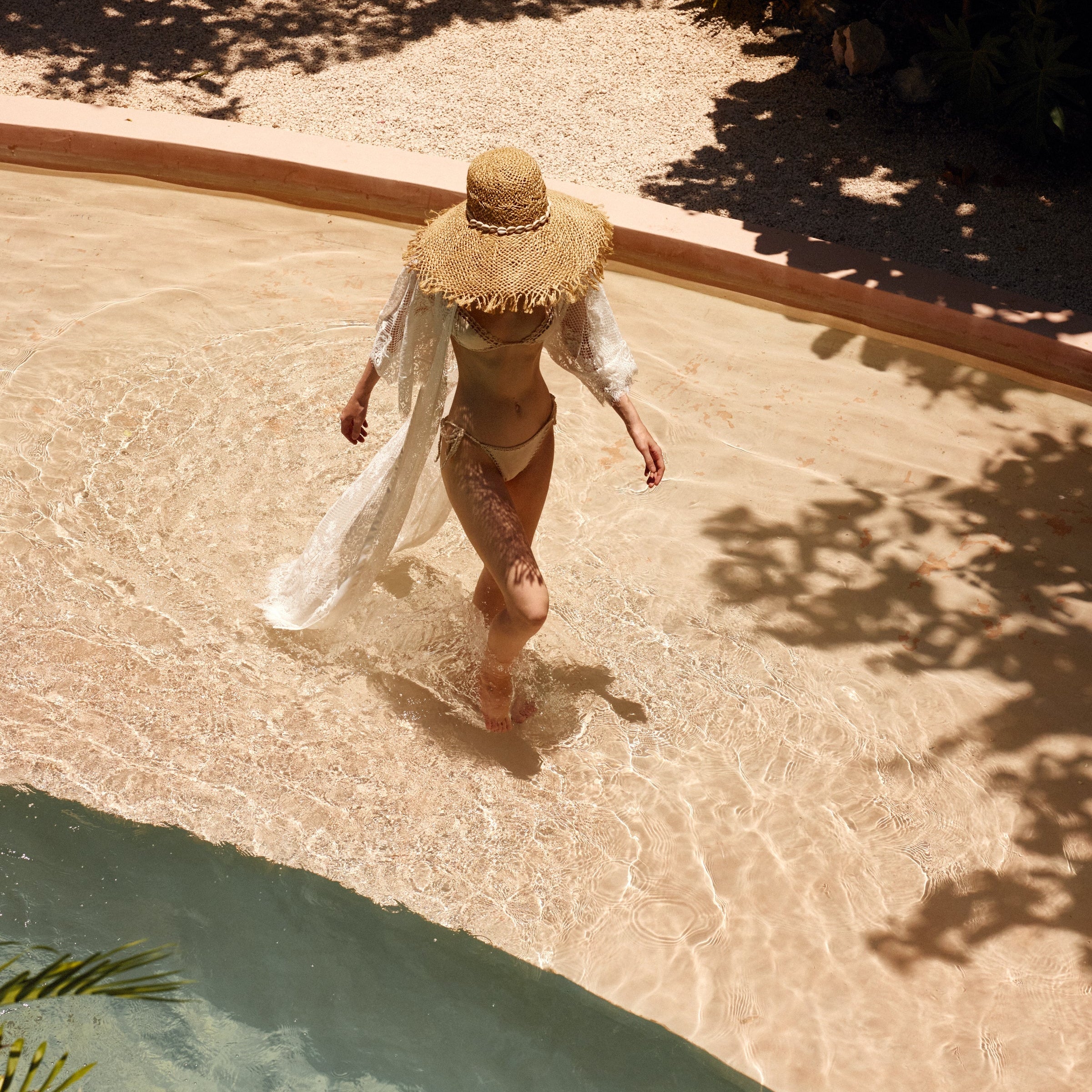 The Art of the Perfect Over-Swim Robe: Effortless Elegance by the Water